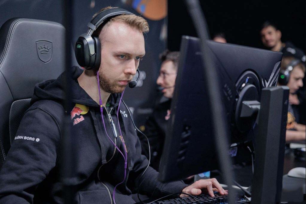 The Path from Living Room Player to Global Esports Competitor